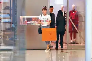 真阔气李彩桦内地掘金变富婆10分钟花近6万买名牌
