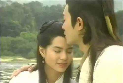 李若彤晒中国风古装写真,刚柔并济又仙又飒,再现女侠风采