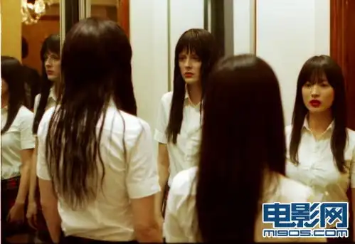 宋慧乔恋物曝海报剧照烈焰红唇悬疑感十足