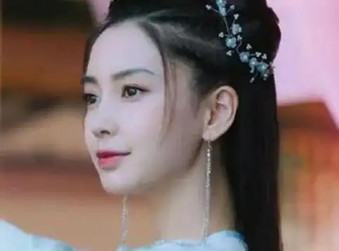 古装剧中戴长耳环的美人,杨幂干净,热巴冷艳,她太美
