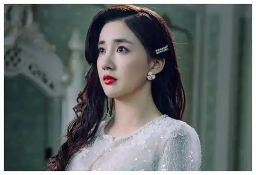 一见倾心女二路透曝光,和民国奇探造型相仿,千篇一律
