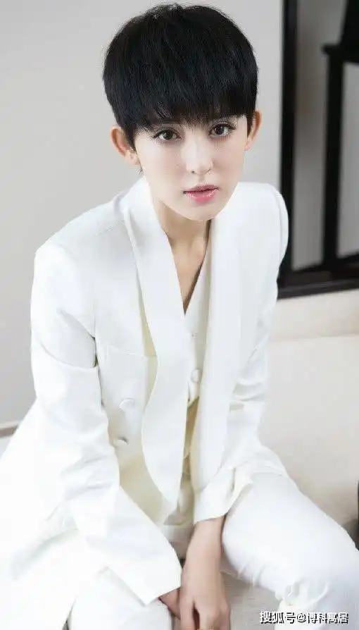 又飒又美,最全女星西装照盘点,你心动哪个呢
