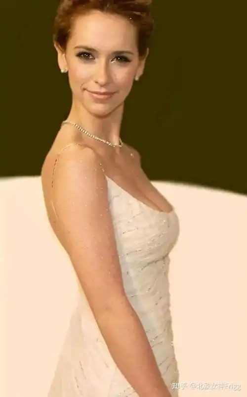 敢逼成龙大哥脱得只剩条内裤的女人詹妮弗洛芙休伊特