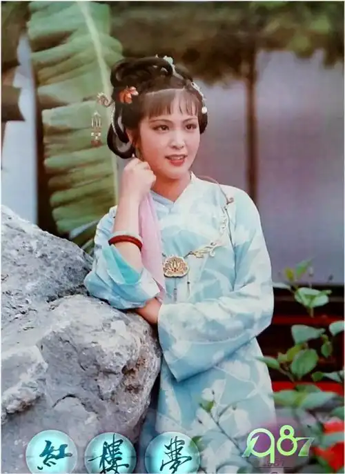 12张老挂历上的红楼梦剧照,是人们绕不开的美好记忆
