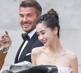 baby与贝克汉姆罕见同框共舞,抹胸礼服引小贝频频侧目
