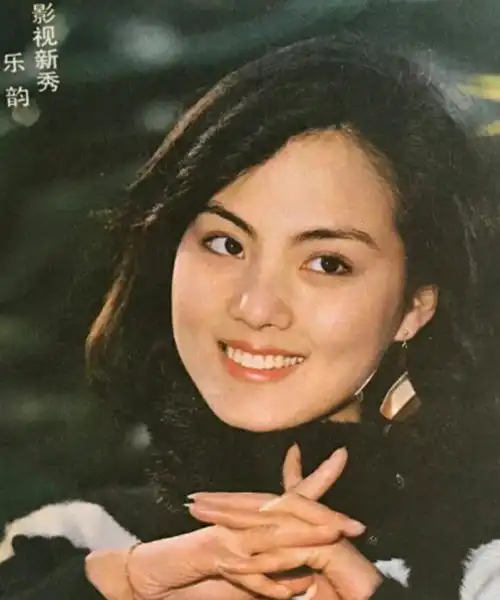 看了乐韵的红楼梦定妆照,才理解导演,王熙凤换成邓婕是对的
