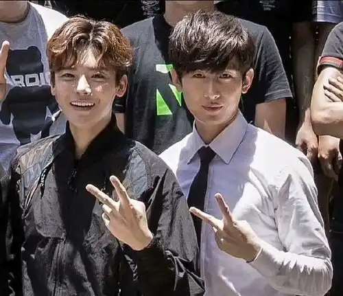 成毅替侯明昊宣传新剧,称呼透出两人关系,对方曾被传加入欢瑞
