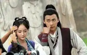 明星在片场的花絮照片,最后一张不淡定了