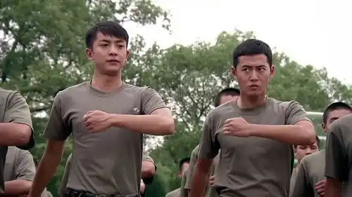 我家有喜心动的感觉一帮大男生对女教官犯花痴,给众人看呆了
