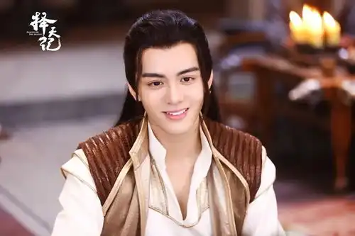 曾舜晞1828岁颜值变化,眼睛一直大,发腮了还长帅了,网红脸变演员脸