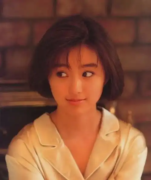 酒井法子从初恋女神到万人骂,她被渣男丈夫毁了下半生