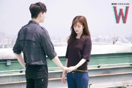 w两个世界姜哲恢复记忆了吗w两个世界第九集剧透