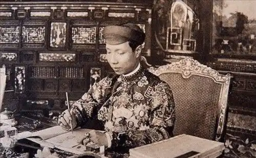 越南末代皇后阮友兰颜值轰动欧洲,被皇帝抛弃后,结果如何
