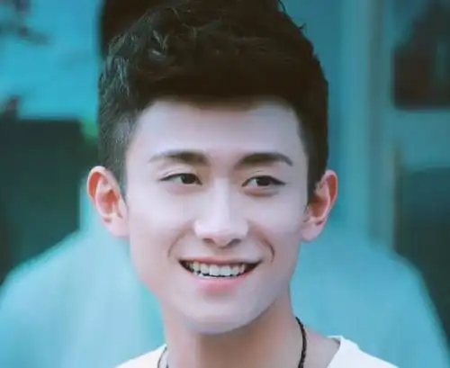 张一山的姑姑是韩红,令很多人惊讶,但他父亲的身份更让人意外