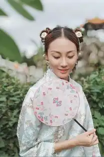 女摄影师靠美图t9手机就拍出了延禧攻略同款唯美宫廷大片
