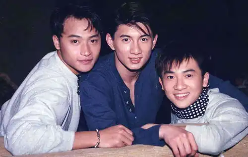 兄弟情深苏有朋陈志朋合体深情拥抱,苏有朋哽咽落泪甜喊二哥