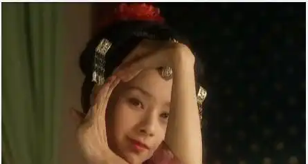 姓何的十位女明星,其中有一位是李嘉欣老公的前任妻子
