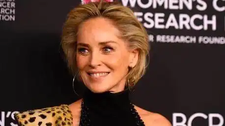 本能女主莎朗斯通63岁了