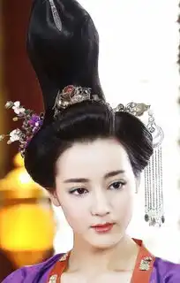 一根步摇撑起来的古装美人杨幂佟丽娅美腻,热巴却输给杨颖