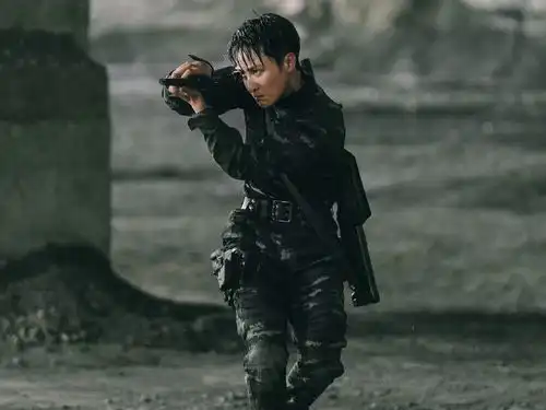 杨洋军旅剧即将开播,女主李一桐真没啥,女二还是吴京师妹
