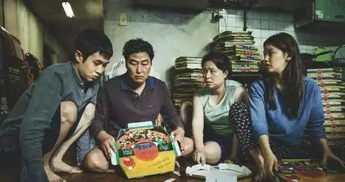 寄生虫票房突破12,其中奥斯卡大奖四款,轰动的俊昊
