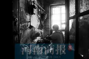 被风吹过的房子,墙角塌了
