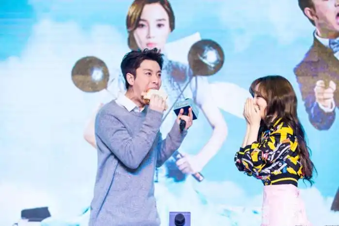 都散了吧李小璐的背景照片早已暴露婚姻状况网友不淡定了