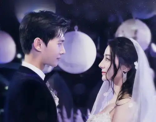 你是我的荣耀乔晶晶选择报名集体婚礼,于途的细节举动好宠溺