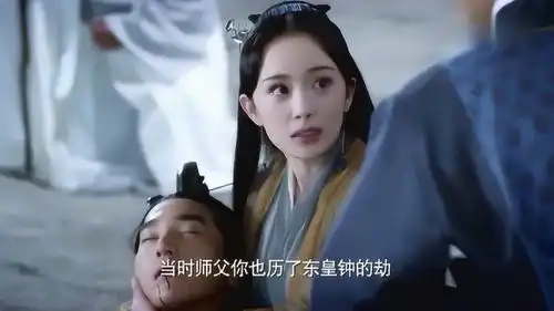 三生三世白浅不理任何人,唯独肯听墨渊的话,墨渊看着白浅很心痛