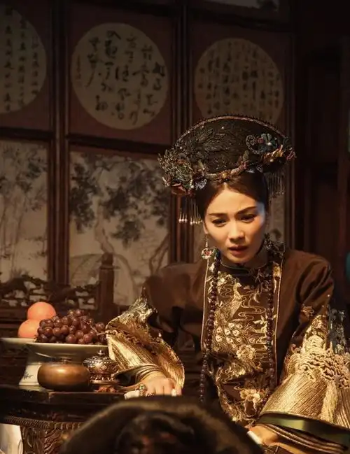 刘涛孝庄皇后清宫造型曝光,华服加身,但气质难敌简单服饰的宁静