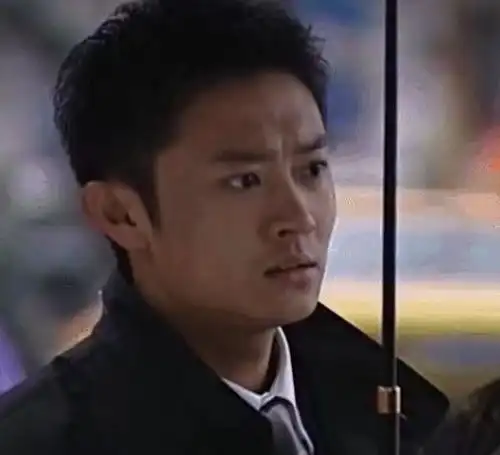 8年前毁了印小天的边潇潇,嫁给金牌导演,连生二胎成赢家
