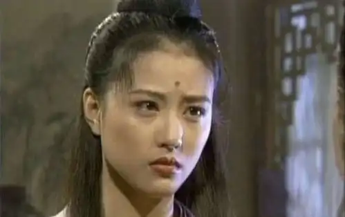 新倚天屠龙记剧照曝光,赵敏服装时尚拼接,周芷若似白娘子
