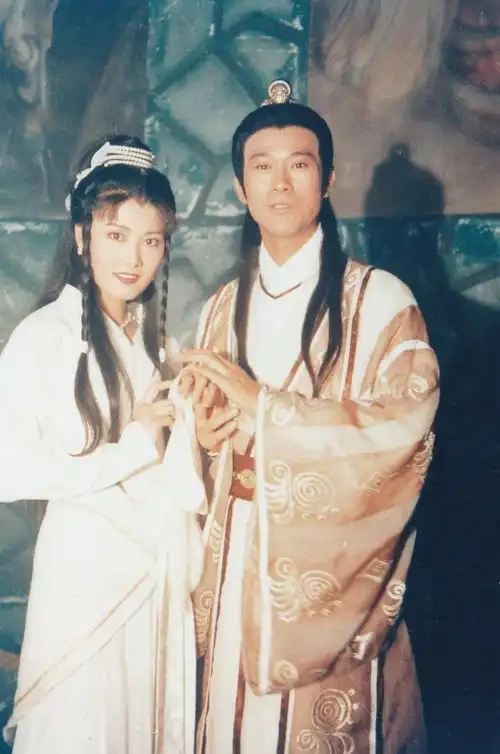 消费情怀44岁郭品超出演楚留香,身世诡异,三美难辨