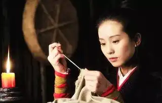12位烛光下的古装美人,张嘉倪楚楚可怜,王丽坤翩翩起舞最迷人
