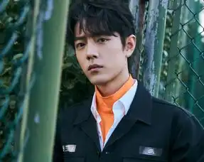 肖战带病出席活动,穿连体工装腰细腿长,声音沙哑让人心疼
