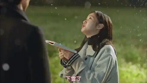 初雪安静地飘落,鬼怪夫妇浪漫秀恩爱,这一幕美爆了
