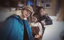 黄磊家祖传大耳环穿搭风格,小女儿与姐姐合影戴着的奢华耳环瞩目