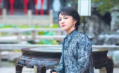 王菲给她当伴娘,37岁成华谊老板娘,罗海琼的牌面是谁给的
