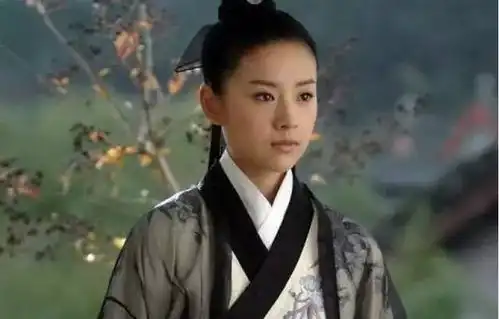 古装电视剧中,那些女扮男装被发现的过程,只服女世子