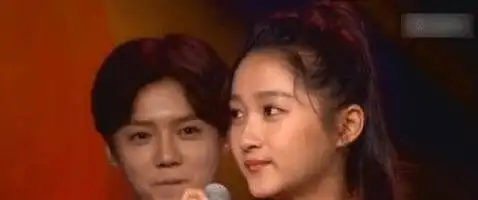 鹿晗与关晓彤因甜蜜暴击擦出火花,公开恋情后,迪丽热巴哭了
