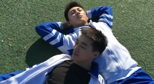 上瘾播出后,许魏洲坦言我算不上顶流,只是短暂地红了一下
