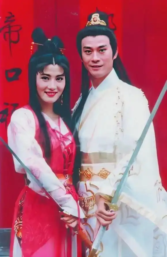 杨丽菁颜值崩塌被嘲像刘晓庆昔日她性感火辣情路坎坷
