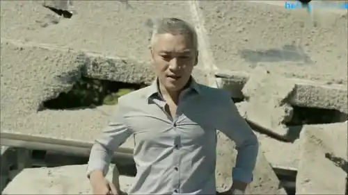 太阳的后裔,徐大荣不放弃失踪者,带队进入塌陷地点
