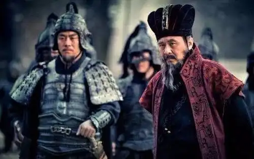 三国最强军队189年,一个朝廷通缉犯决定干大事