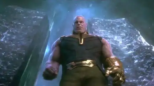 复仇者联盟3为了得到宝石,他将女儿推了下去,太狠了
