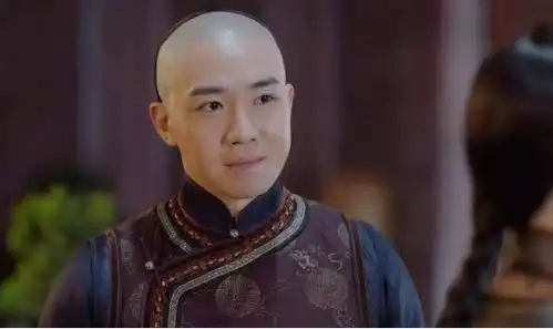 俞灏明22岁意外烧伤毁容,八佰中终于露出了满身伤疤
