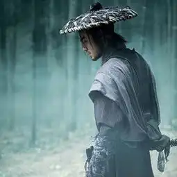 她曾参演芳华,现在又参演成龙的电影,你能认出是谁吗
