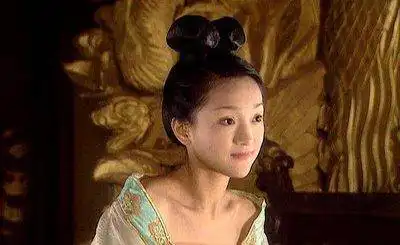 回顾明星的20岁,周迅一颦一笑显娇俏,年轻时的蔡少芬撞脸邱淑贞
