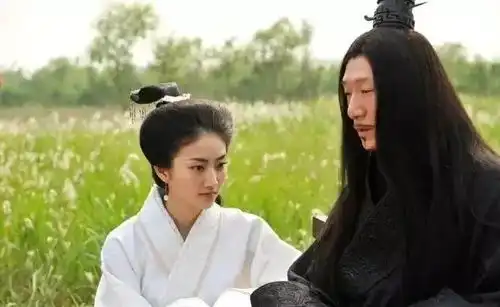 拿顶配资源强捧不红,靠低成本司藤出圈,景甜的逆袭时也命也