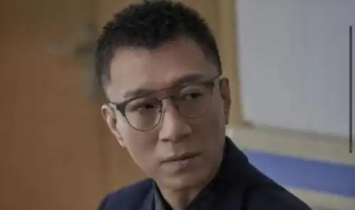 43岁的黄磊被44岁的孙红雷整的服服帖帖,这才是娱乐圈的好友情
